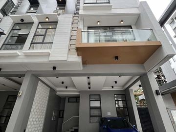 San Juan Townhouse Secured and Modern near  Pinaglabanan and Santolan SD