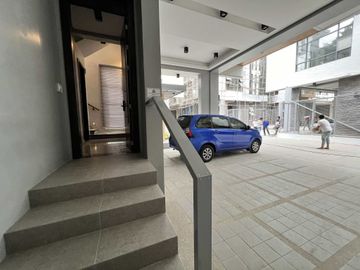 San Juan Townhouse Secured and Modern near  Pinaglabanan and Santolan SD