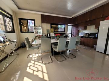 4 BR MODERN FAMILY HOUSE AND LOT WITH SHADED GARAGE