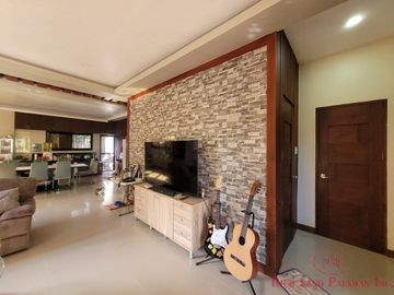 4 BR MODERN FAMILY HOUSE AND LOT WITH SHADED GARAGE
