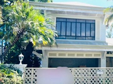 651 sqm Lot with 5 Bedrooms in Ayala Alabang Village