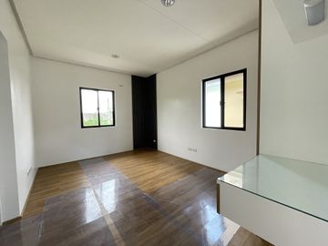 GRAND PARKPLACE BRAND NEW HOUSE AND LOT FOR SALE