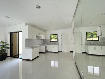 GRAND PARKPLACE BRAND NEW HOUSE AND LOT FOR SALE