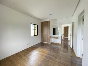 GRAND PARKPLACE BRAND NEW HOUSE AND LOT FOR SALE