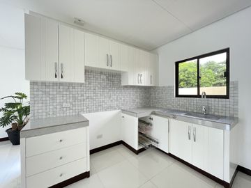 GRAND PARKPLACE BRAND NEW HOUSE AND LOT FOR SALE