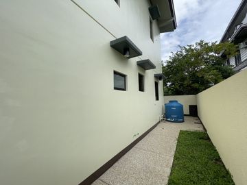 GRAND PARKPLACE BRAND NEW HOUSE AND LOT FOR SALE (DELONIX)