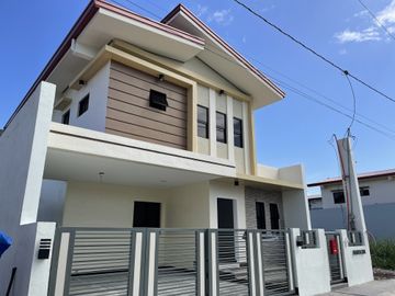 GRAND PARKPLACE BRAND NEW HOUSE AND LOT FOR SALE