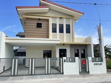 GRAND PARKPLACE BRAND NEW HOUSE AND LOT FOR SALE