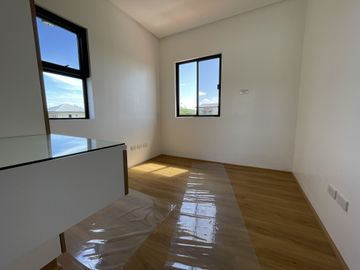GRAND PARKPLACE BRAND NEW HOUSE AND LOT FOR SALE