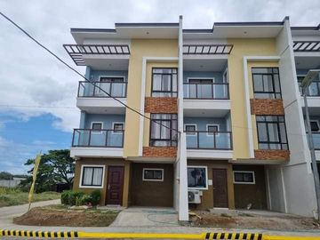 4 Storey Townhouse in The Villas at Dasmarinas Highlands