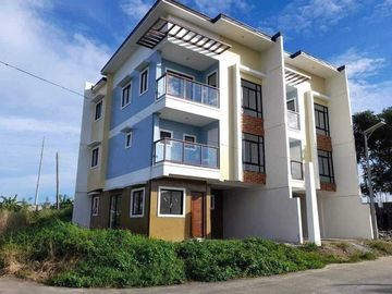 4 Storey Townhouse in The Villas at Dasmarinas Highlands