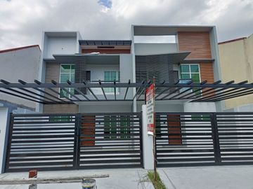 Near Chataeu Duplex House for Sale in Better Living Paranaque w/3 Bedrooms -JB