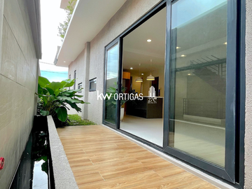 Brand New Premium Duplex with Elevator for Sale in AFPOVAI Subdivision, Taguig