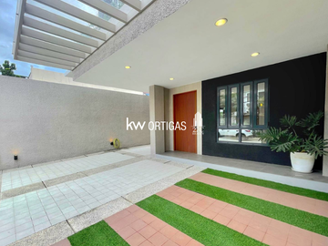Brand New Premium Duplex with Elevator for Sale in AFPOVAI Subdivision, Taguig
