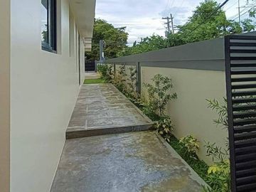 For Sale Three Storey Newly Built Duplex Type Houses in San Fernando Pampanga