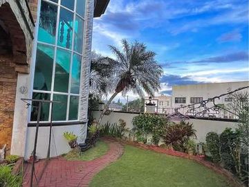 4 BR House & Lot For Sale in Tagaytay Heights
