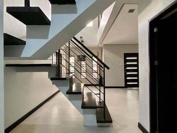 5BR House and Lot For Sale in Pacita San Pedro Laguna