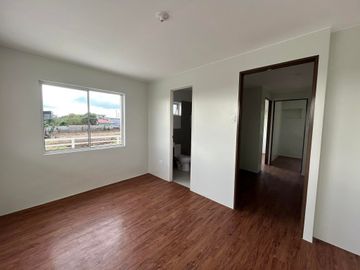 3 BRs and 2 CRs Townhouse with Balcony Near Malls and Schools in Tanza, Cavite