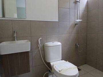 3 BRs and 2 CRs Townhouse with Balcony Near Malls and Schools in Tanza, Cavite