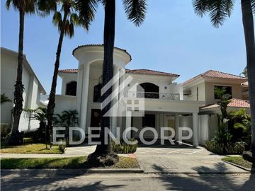 Casa en Urb. Palmar del Río