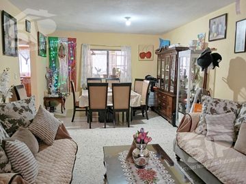 Amplia casa en venta, Fraccionamiento Oceanía.