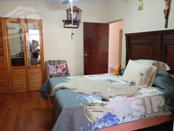 Amplia casa en venta, Fraccionamiento Oceanía.