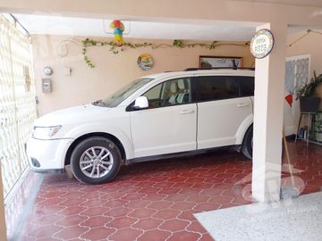 Amplia casa en venta, Fraccionamiento Oceanía.