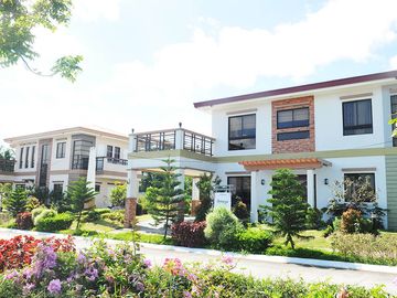 House and Lot at for Sale in Sentosa at Calamba Laguna