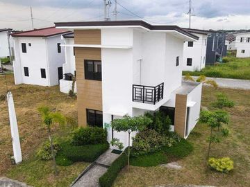 3 BEDROOMS SINGLE DETACHED HOUSE AND LOT FOR SALE NEAR SM TRECE
