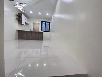 Cubao Townhouse nr Ali Mall, P. Tuazon, Araneta and Camp Crame w/ 2 Carport SD