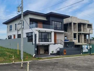 390 sqm 6BR 3-Storey Modern House with 4-Car Garage in Mondia Nuvali, Laguna