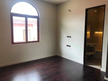 Portofino Heights Daang Hari 6 Bedroom House with Pool For Sale, Las Piñas