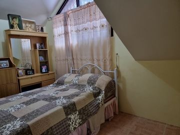 RUSH SALE!!! 2-BEDROOM 2-STOREY AMERICAN THEMED HOUSE