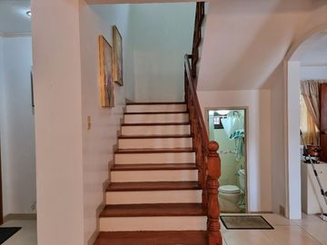 RUSH SALE!!! 2-BEDROOM 2-STOREY AMERICAN THEMED HOUSE