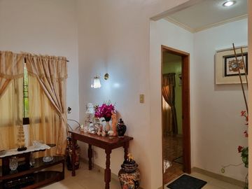 RUSH SALE!!! 2-BEDROOM 2-STOREY AMERICAN THEMED HOUSE