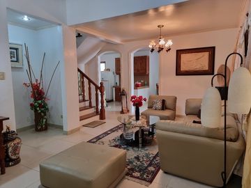 RUSH SALE!!! 2-BEDROOM 2-STOREY AMERICAN THEMED HOUSE