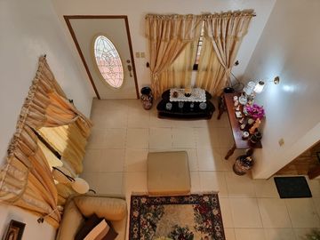 RUSH SALE!!! 2-BEDROOM 2-STOREY AMERICAN THEMED HOUSE