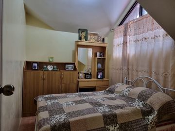 RUSH SALE!!! 2-BEDROOM 2-STOREY AMERICAN THEMED HOUSE