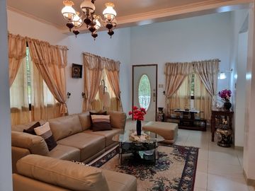 RUSH SALE!!! 2-BEDROOM 2-STOREY AMERICAN THEMED HOUSE