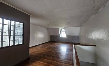 120 sqm Renovated 3 Storey Duplex Townhouse with 3Br and Parking FOR SALE in QC