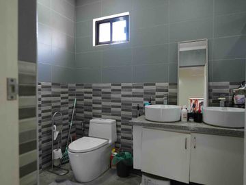 House For Sale in Amore Portofino. Very Near Villar City.