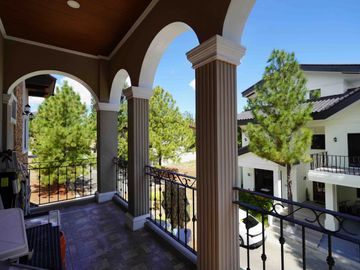 House For Sale in Amore Portofino. Very Near Villar City.