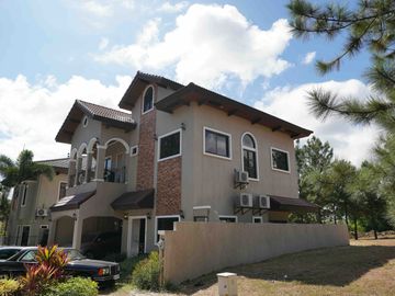 House For Sale in Amore Portofino. Very Near Villar City.