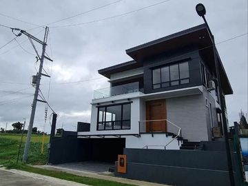 FOR SALE: 5-Bedroom House in Mondia Nuvali, Santa Rosa City, Laguna