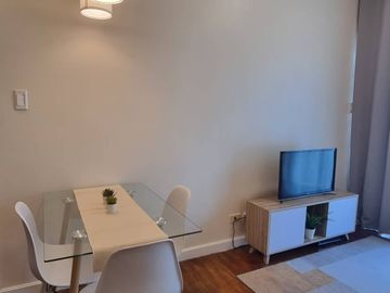 RFO 1BR with Balcony & Parking FOR SALE at Bay Garden Club and Residences Pasay