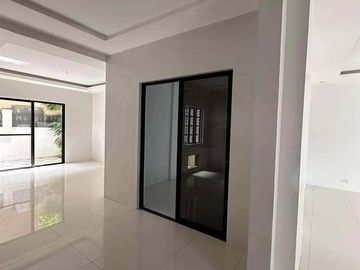 204 sqm House and Lot for Sale in Village East Executive Homes, Cainta, Rizal