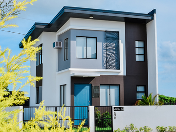 For Sale 3-Bedrooms House Along Tagaytay Nasugbu Hi-Way