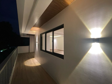 For Sale 4 Bedrooms Greenheights Village Residential House at Paranaque City