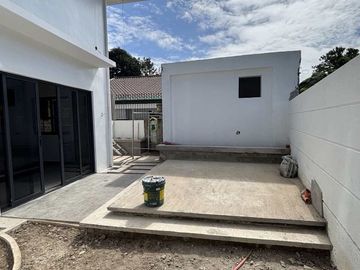 For Sale 4 Bedrooms Greenheights Village Residential House at Paranaque City