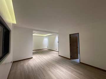 For Sale 4 Bedrooms Greenheights Village Residential House at Paranaque City